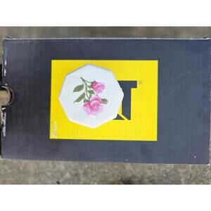 Meissen porcelain tea caddy featuring a hand-painted pink rose design.